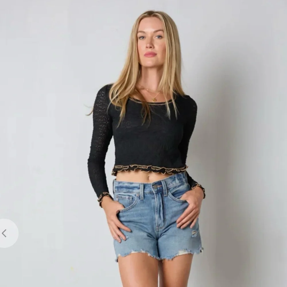 NWT Vestique Boutique Long Sleeve Crop Top Black Size Small